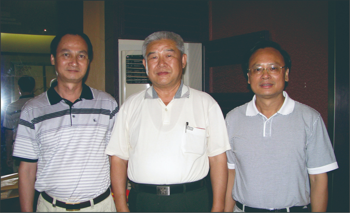 廣西區(qū)發(fā)改委領(lǐng)導(dǎo)陪同中國(guó)人民解放軍總參謀部政治部主任賈雪陽軍（照片中）到公司實(shí)地考察，并給予“好安節(jié)電器”高度評(píng)價(jià)